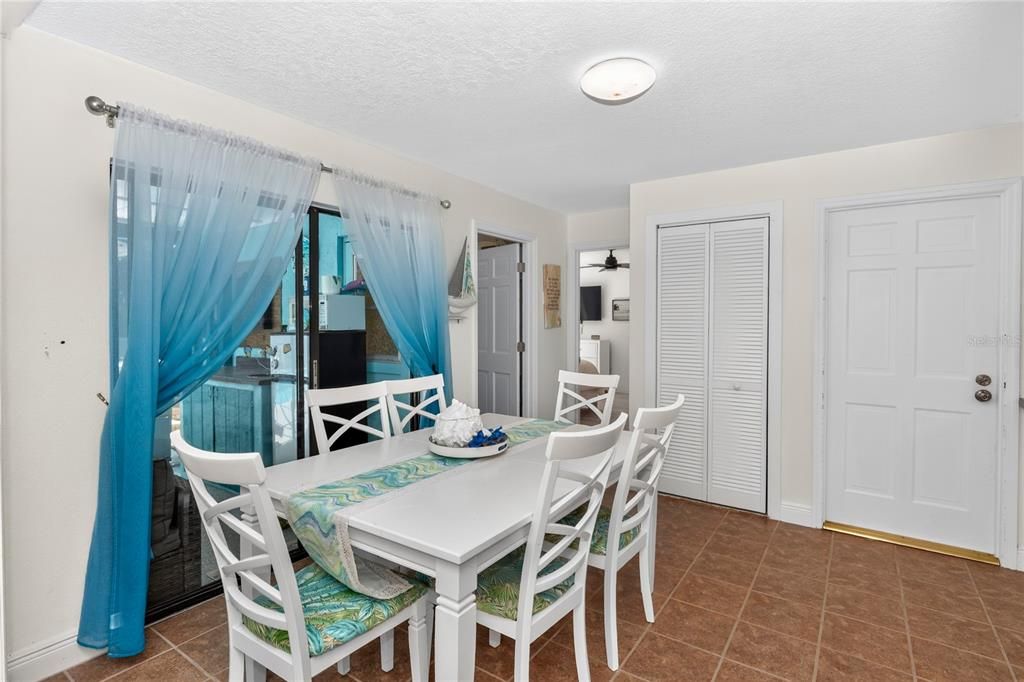 En Venta: $539,990 (3 camas, 2 baños, 1980 Pies cuadrados)
