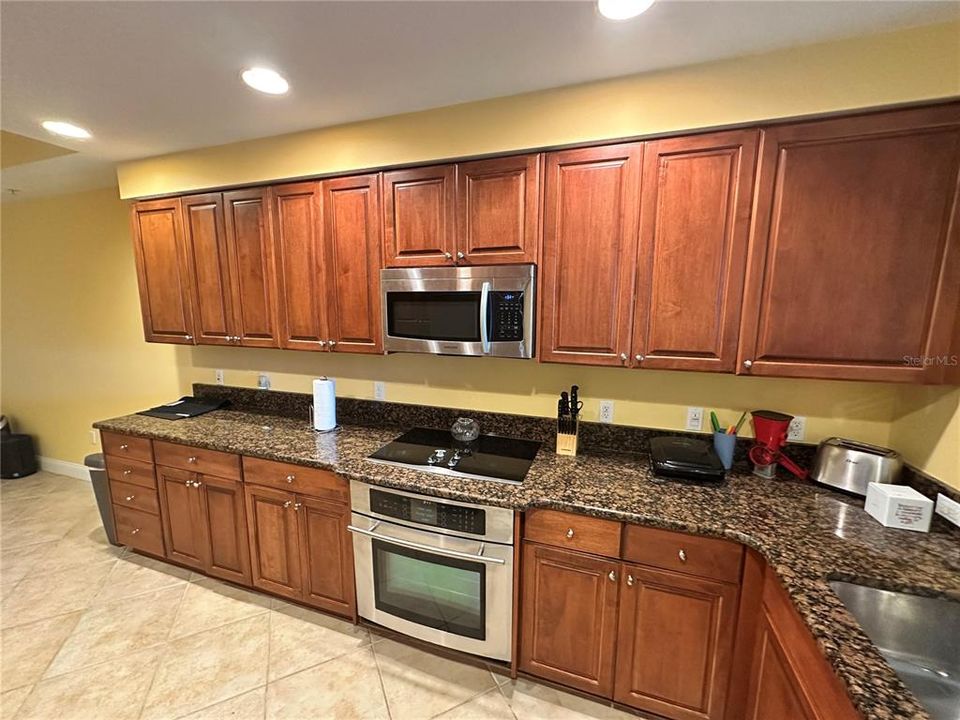 В аренду: $2,400 (2 спален, 2 ванн, 1758 Квадратных фут)