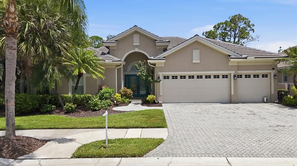 Active With Contract: $649,900 (4 beds, 3 baths, 2608 Square Feet)