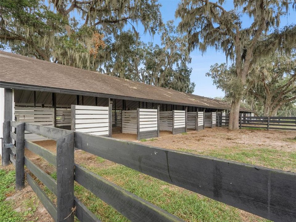 待售: $849,000 (18.43 acres)