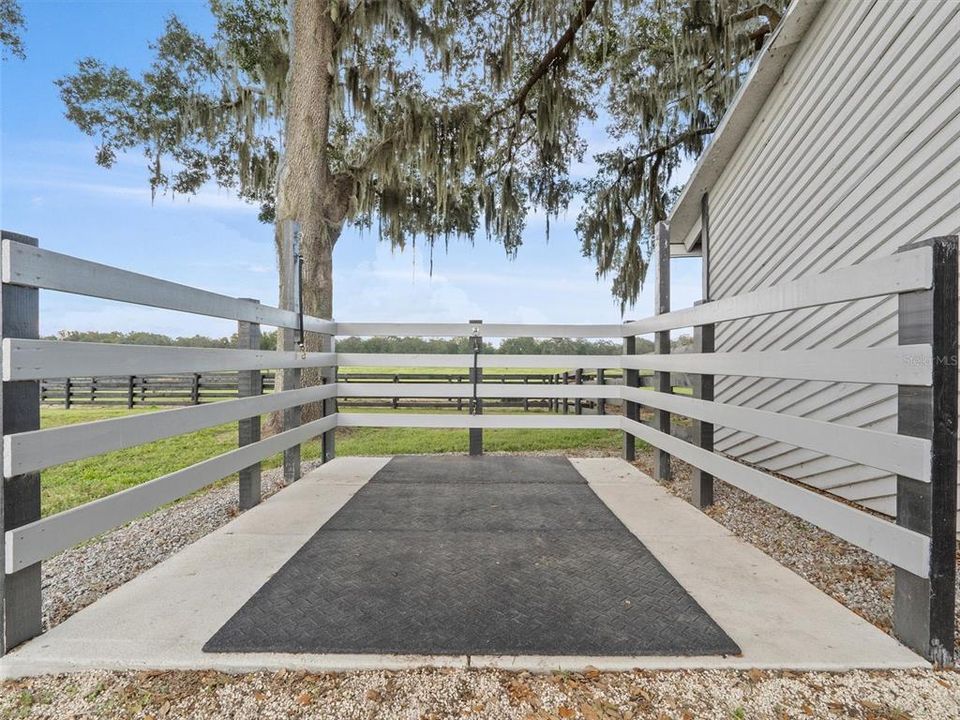 待售: $849,000 (18.43 acres)