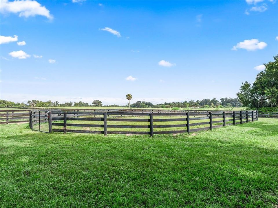 待售: $849,000 (18.43 acres)