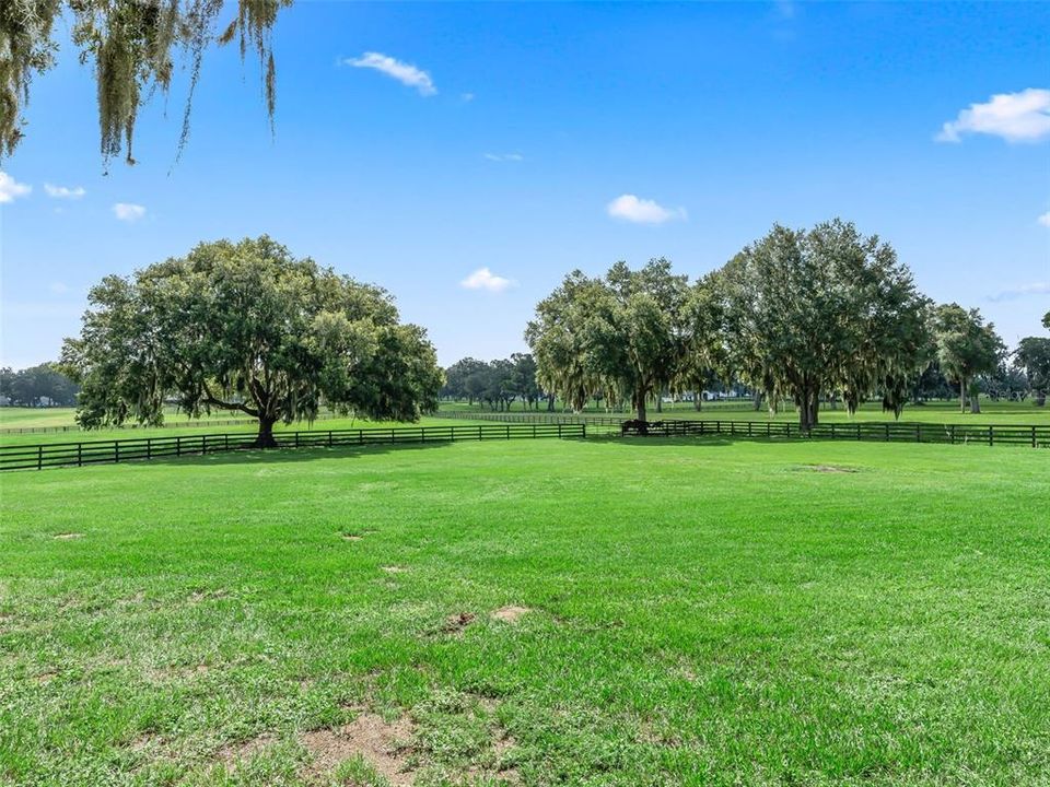 待售: $849,000 (18.43 acres)