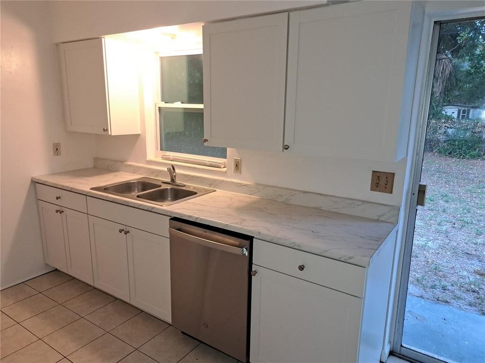 В аренду: $2,300 (3 спален, 2 ванн, 1073 Квадратных фут)