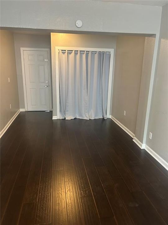 Activo con contrato: $2,650 (3 camas, 2 baños, 1562 Pies cuadrados)