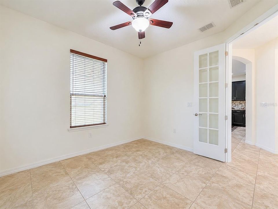 En Venta: $559,000 (4 camas, 3 baños, 2582 Pies cuadrados)