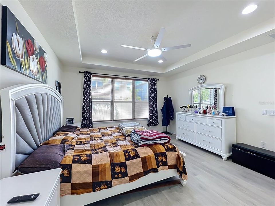 En Venta: $559,000 (4 camas, 3 baños, 2582 Pies cuadrados)