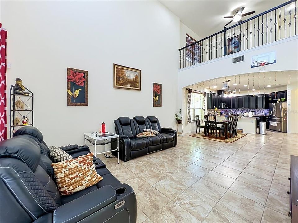 En Venta: $559,000 (4 camas, 3 baños, 2582 Pies cuadrados)