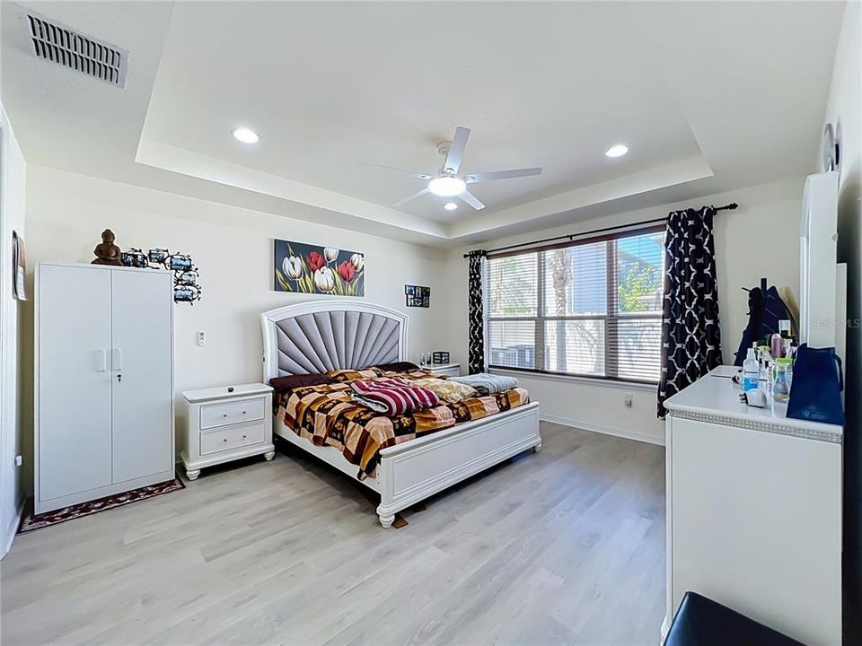 En Venta: $559,000 (4 camas, 3 baños, 2582 Pies cuadrados)
