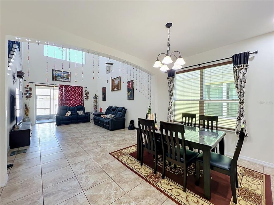 En Venta: $559,000 (4 camas, 3 baños, 2582 Pies cuadrados)