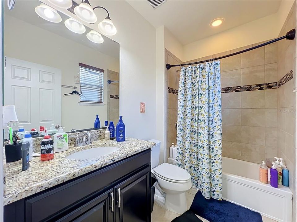 En Venta: $559,000 (4 camas, 3 baños, 2582 Pies cuadrados)