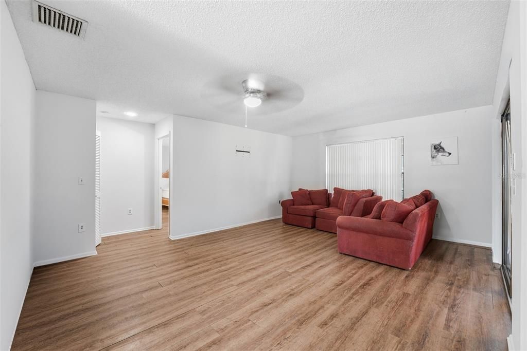 For Sale: $169,000 (3 beds, 2 baths, 1420 Square Feet)