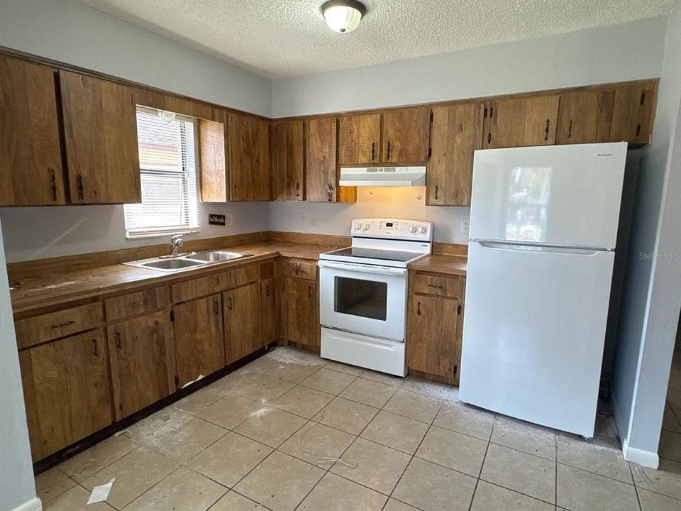 For Sale: $354,900 (5 beds, 0 baths, 2112 Square Feet)