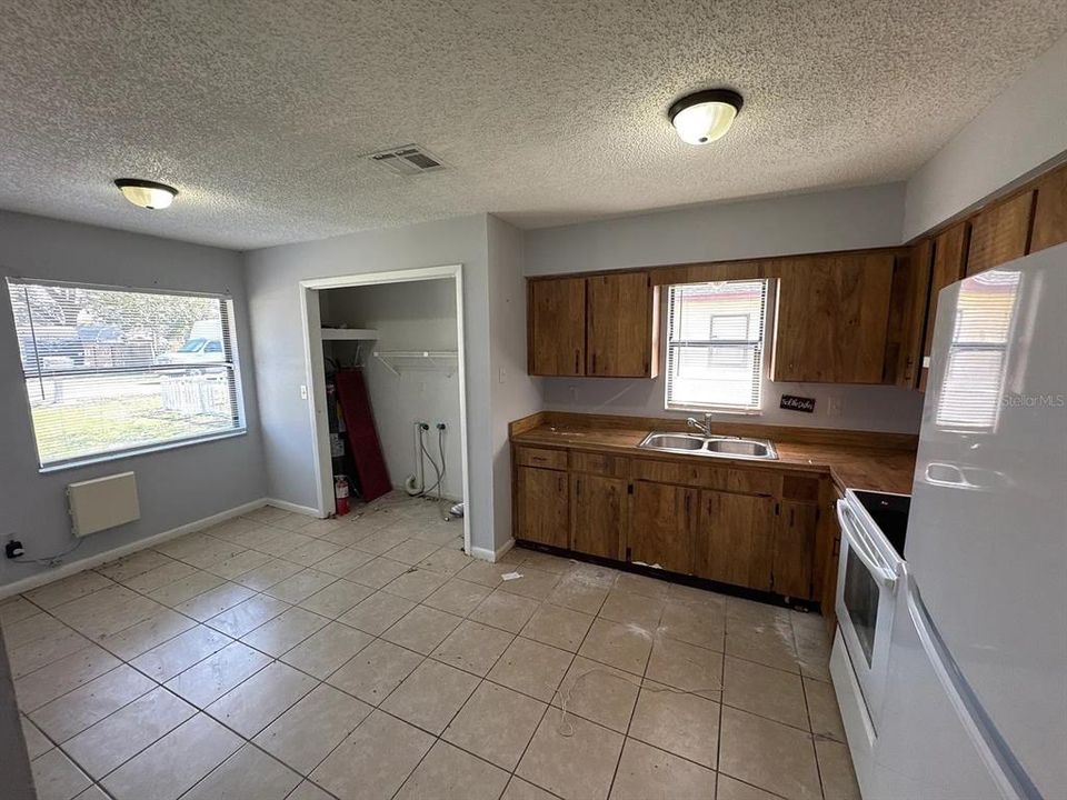 For Sale: $354,900 (5 beds, 0 baths, 2112 Square Feet)