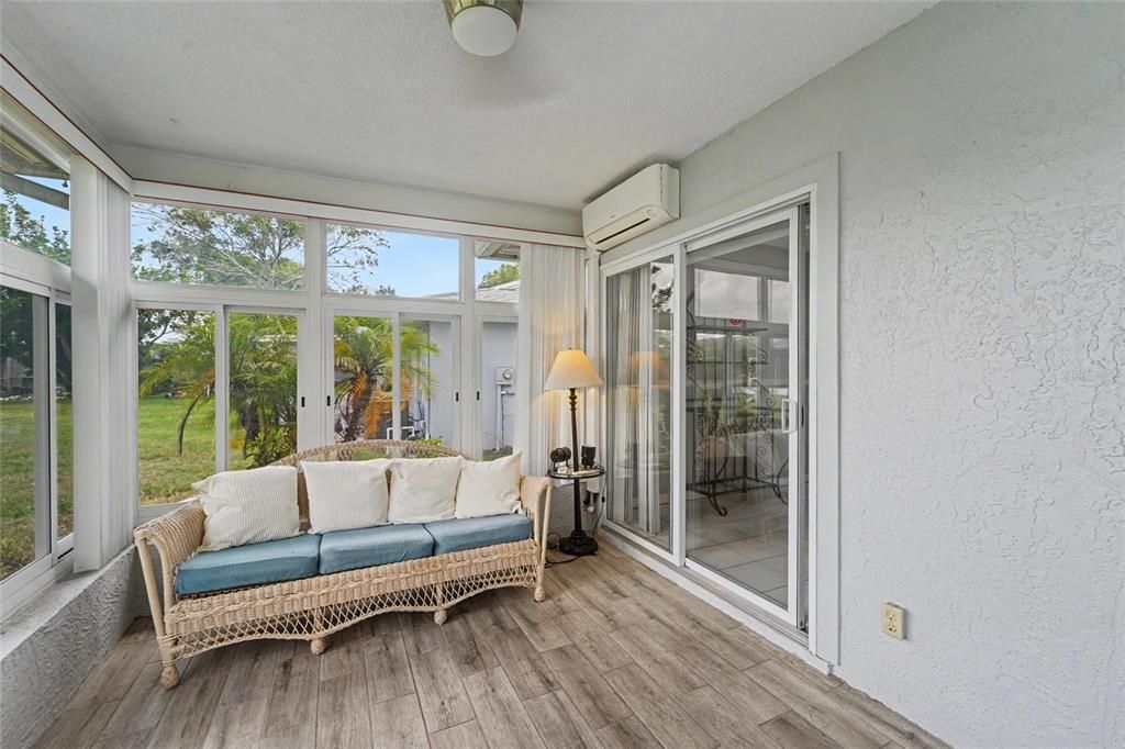 For Sale: $374,900 (2 beds, 2 baths, 1132 Square Feet)