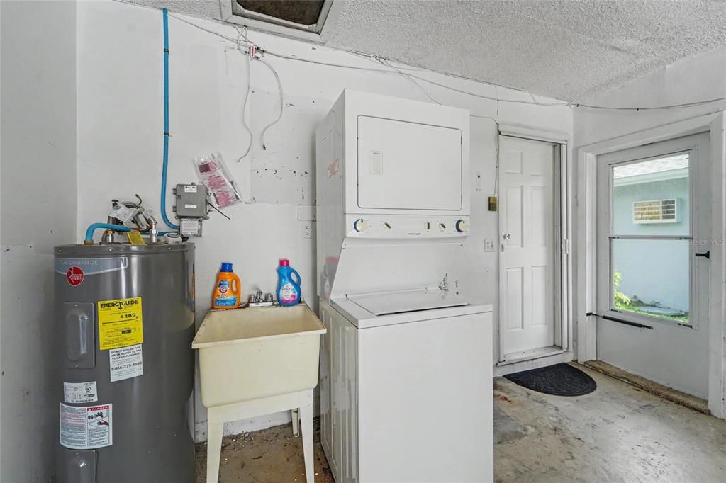 For Sale: $374,900 (2 beds, 2 baths, 1132 Square Feet)
