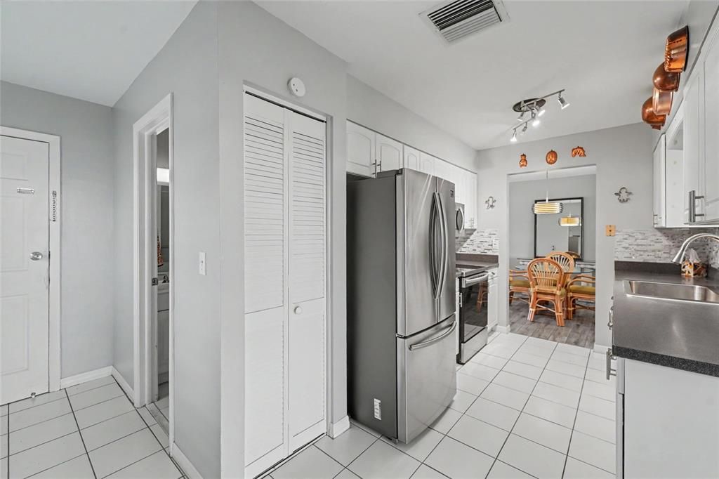 For Sale: $374,900 (2 beds, 2 baths, 1132 Square Feet)