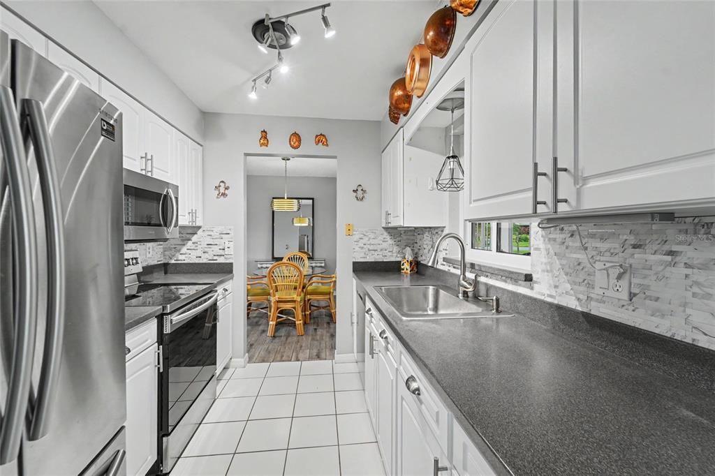 For Sale: $374,900 (2 beds, 2 baths, 1132 Square Feet)