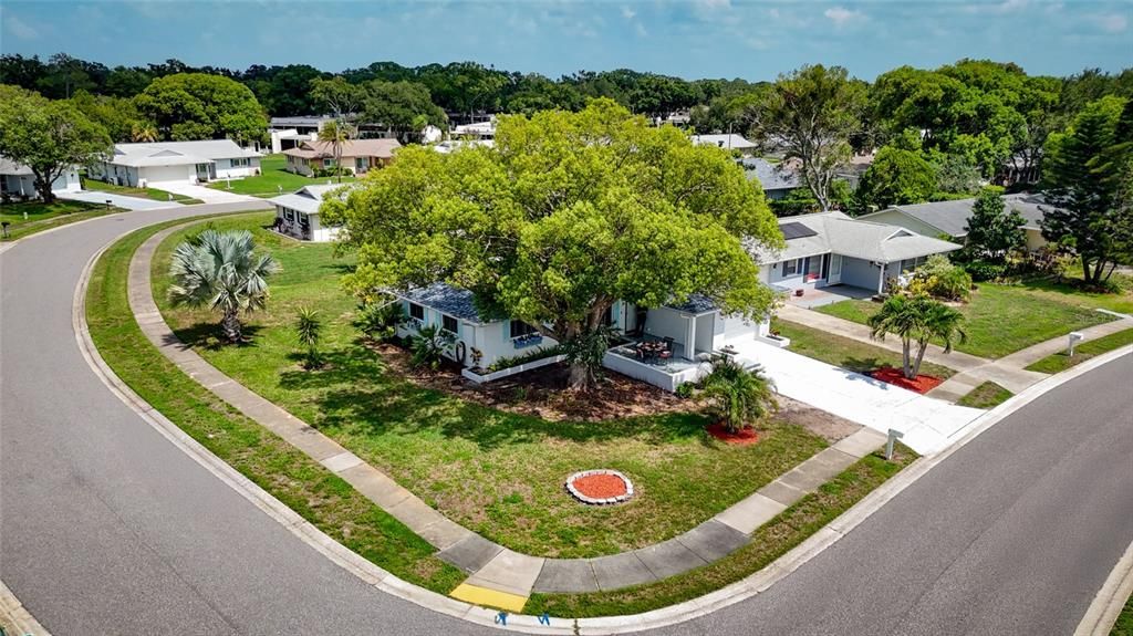 For Sale: $374,900 (2 beds, 2 baths, 1132 Square Feet)