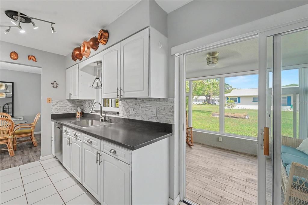 For Sale: $374,900 (2 beds, 2 baths, 1132 Square Feet)