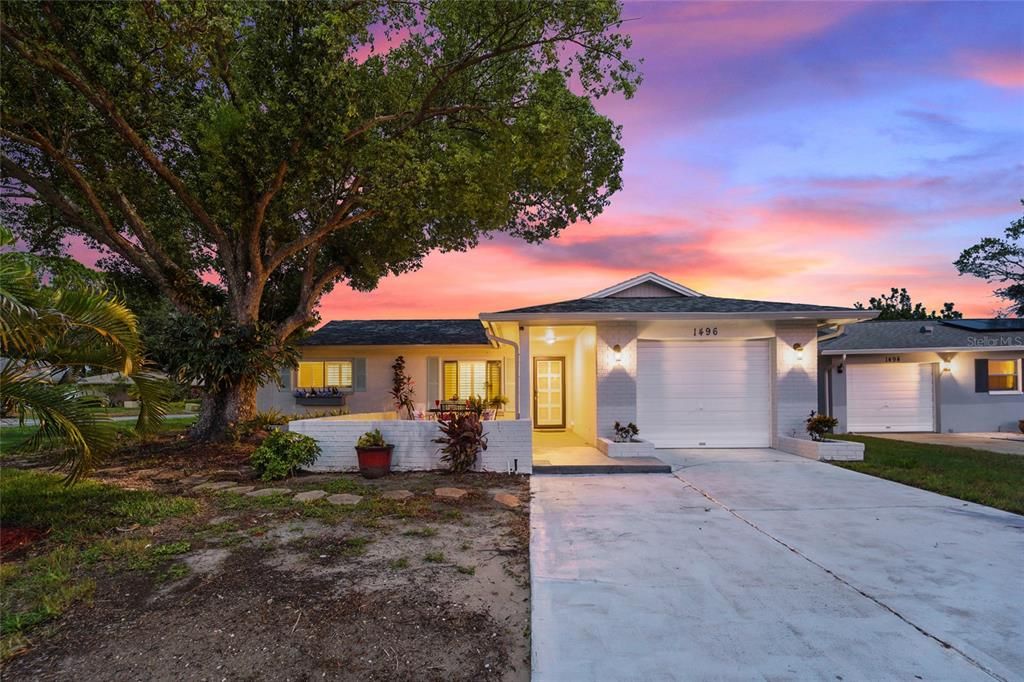 For Sale: $374,900 (2 beds, 2 baths, 1132 Square Feet)