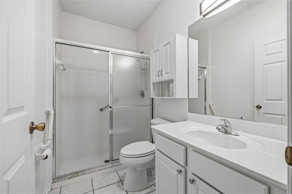 Activo con contrato: $205,000 (2 camas, 2 baños, 1444 Pies cuadrados)