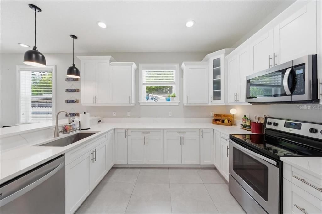 For Rent: $3,195 (3 beds, 2 baths, 1696 Square Feet)