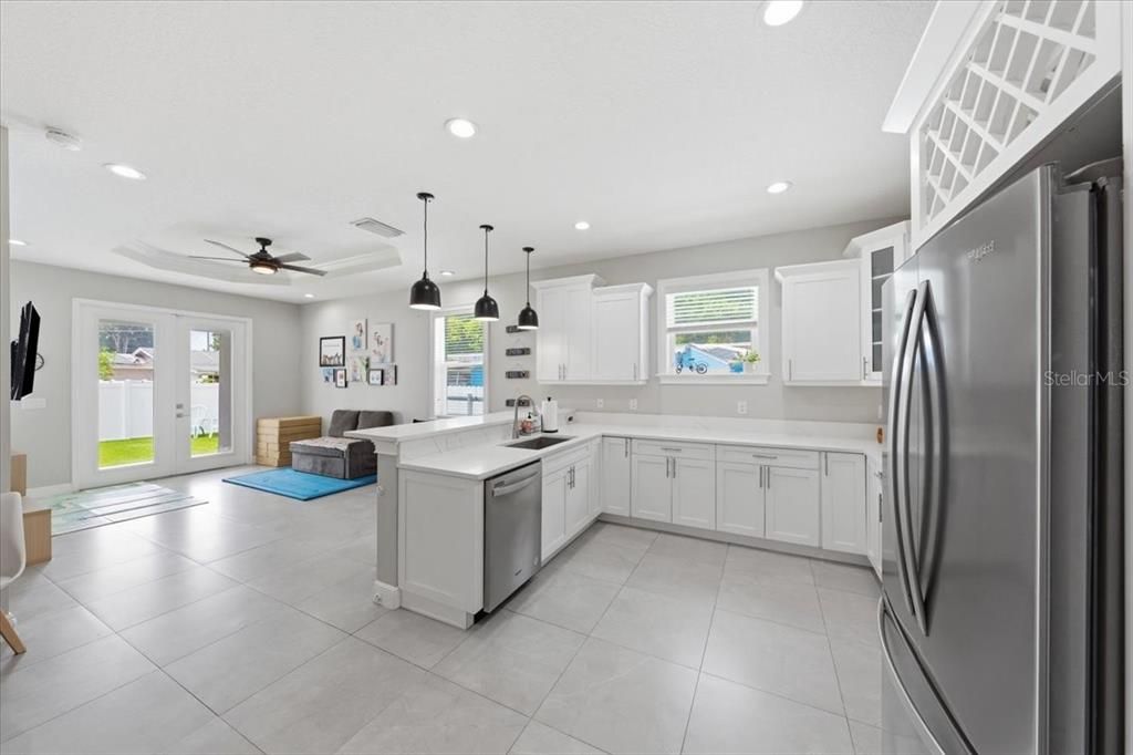 For Rent: $3,195 (3 beds, 2 baths, 1696 Square Feet)
