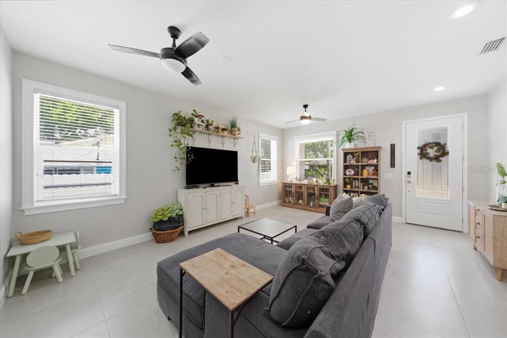 For Rent: $3,195 (3 beds, 2 baths, 1696 Square Feet)