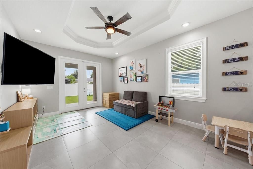 For Rent: $3,195 (3 beds, 2 baths, 1696 Square Feet)