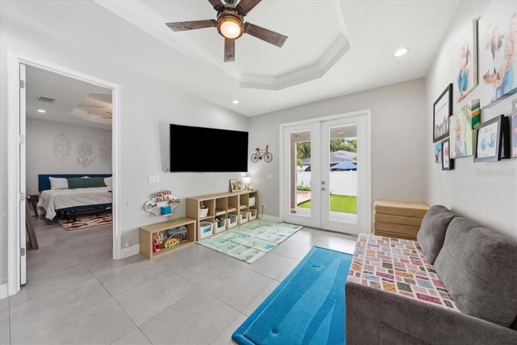 For Rent: $3,195 (3 beds, 2 baths, 1696 Square Feet)