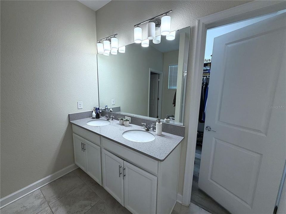В аренду: $3,550 (4 спален, 3 ванн, 2307 Квадратных фут)