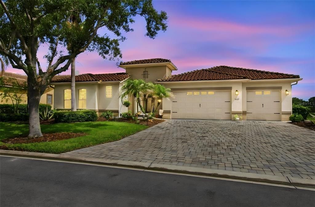 En Venta: $634,900 (4 camas, 4 baños, 2917 Pies cuadrados)
