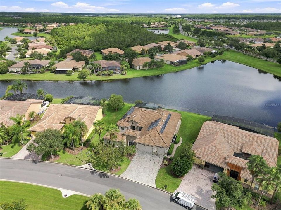 En Venta: $634,900 (4 camas, 4 baños, 2917 Pies cuadrados)