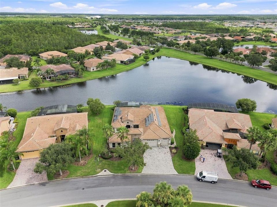 En Venta: $634,900 (4 camas, 4 baños, 2917 Pies cuadrados)