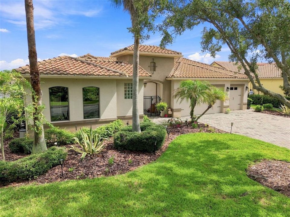 En Venta: $634,900 (4 camas, 4 baños, 2917 Pies cuadrados)