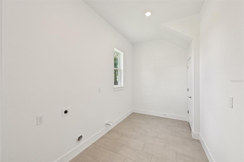For Sale: $917,312 (5 beds, 4 baths, 3398 Square Feet)