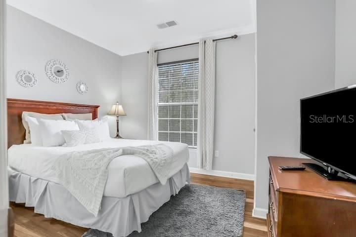 For Rent: $2,100 (3 beds, 2 baths, 1244 Square Feet)