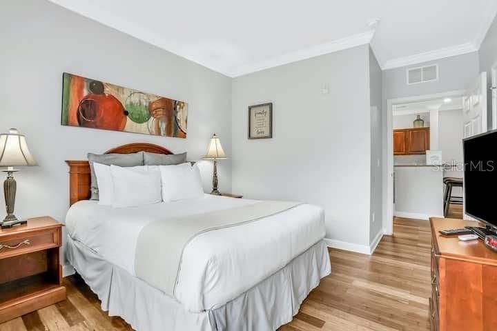 For Rent: $2,100 (3 beds, 2 baths, 1244 Square Feet)