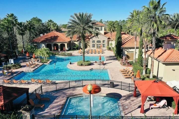 For Rent: $2,100 (3 beds, 2 baths, 1244 Square Feet)