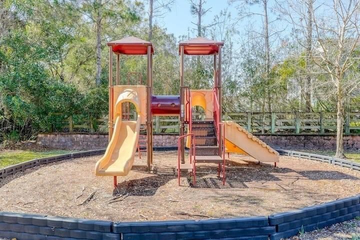For Rent: $2,100 (3 beds, 2 baths, 1244 Square Feet)