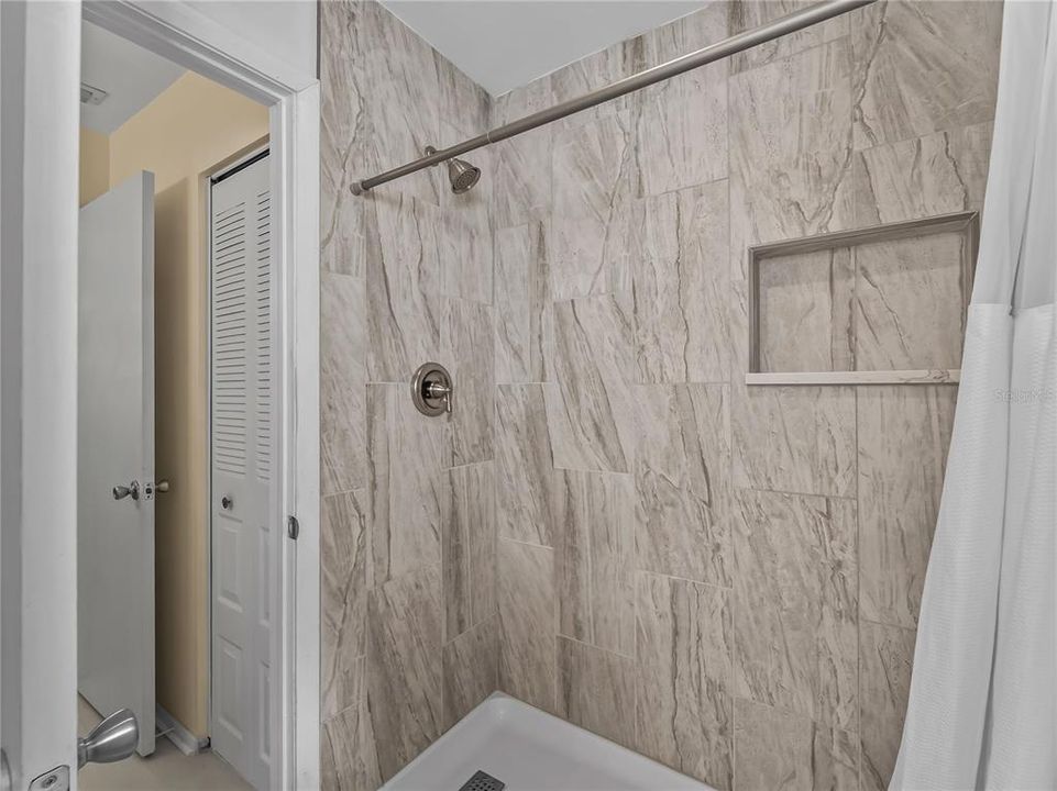 На продажу: $195,000 (2 спален, 1 ванн, 1071 Квадратных фут)