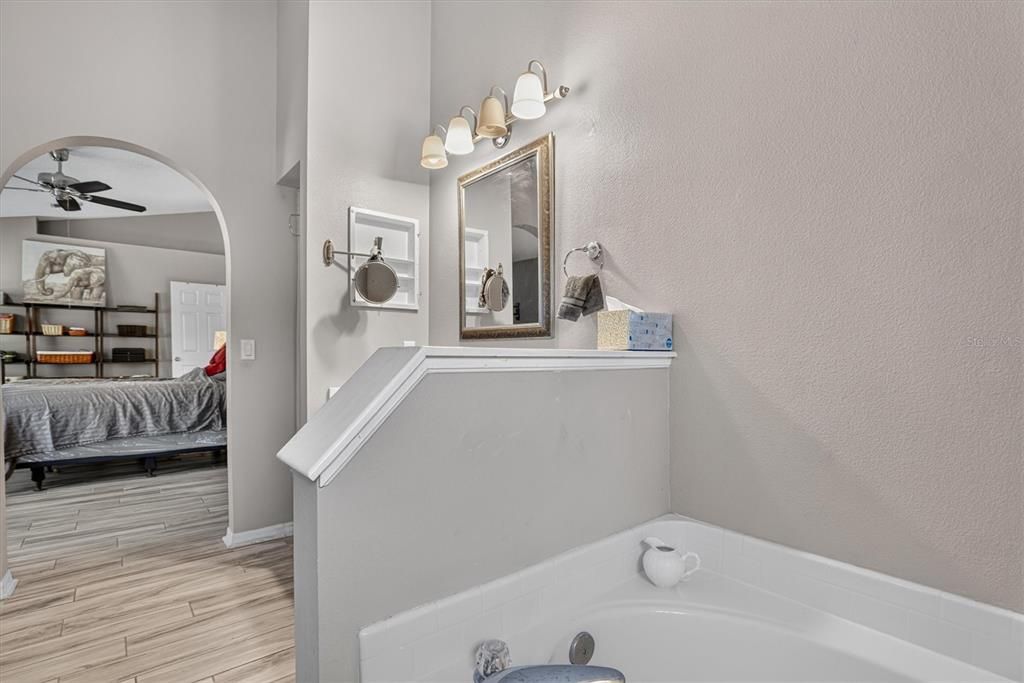 На продажу: $419,999 (3 спален, 2 ванн, 1824 Квадратных фут)