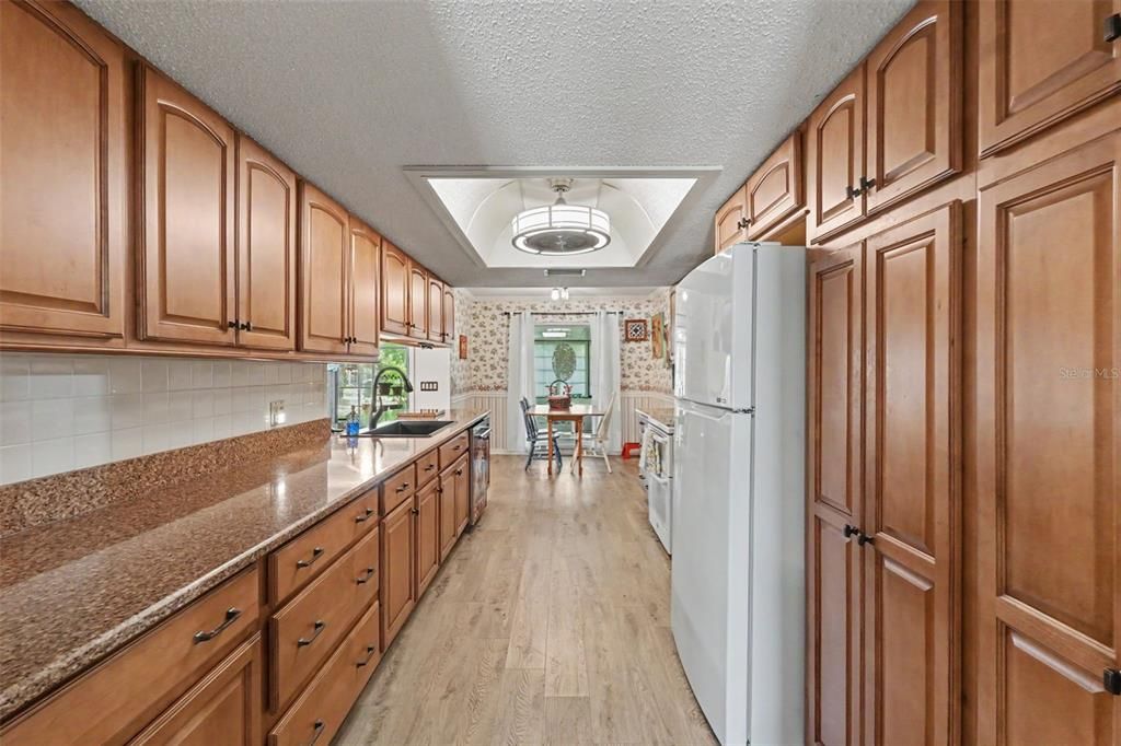 На продажу: $349,900 (3 спален, 2 ванн, 1961 Квадратных фут)