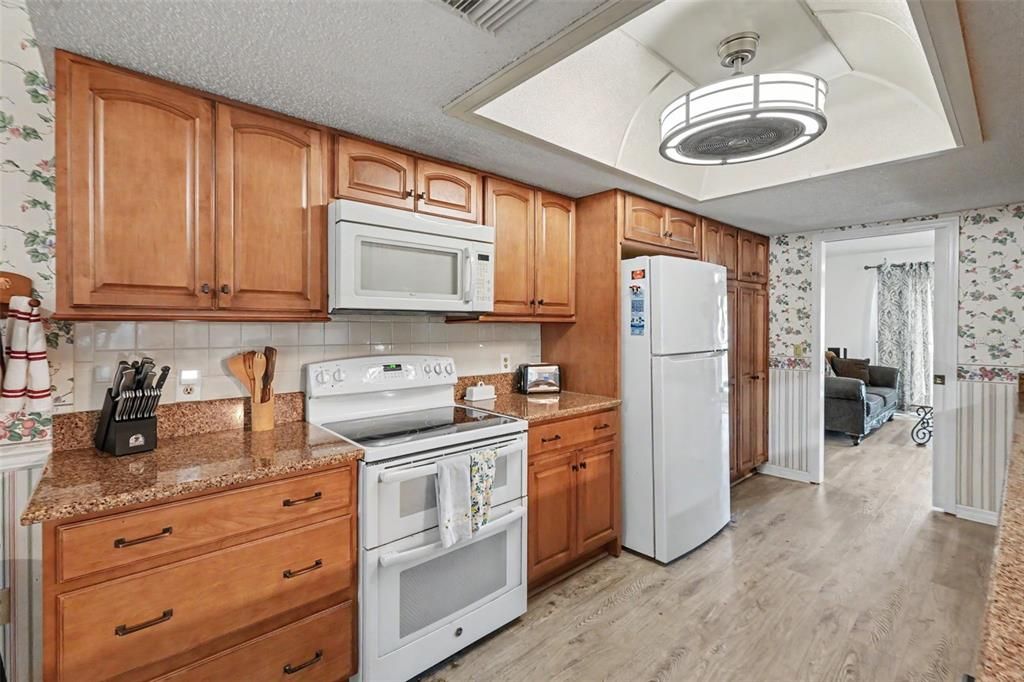 На продажу: $349,900 (3 спален, 2 ванн, 1961 Квадратных фут)