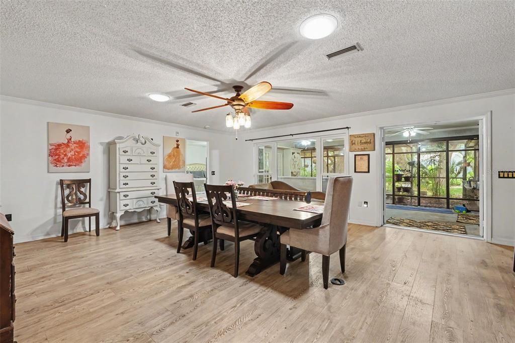 На продажу: $349,900 (3 спален, 2 ванн, 1961 Квадратных фут)