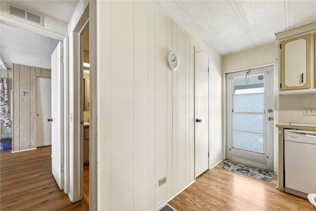 На продажу: $110,000 (2 спален, 2 ванн, 864 Квадратных фут)
