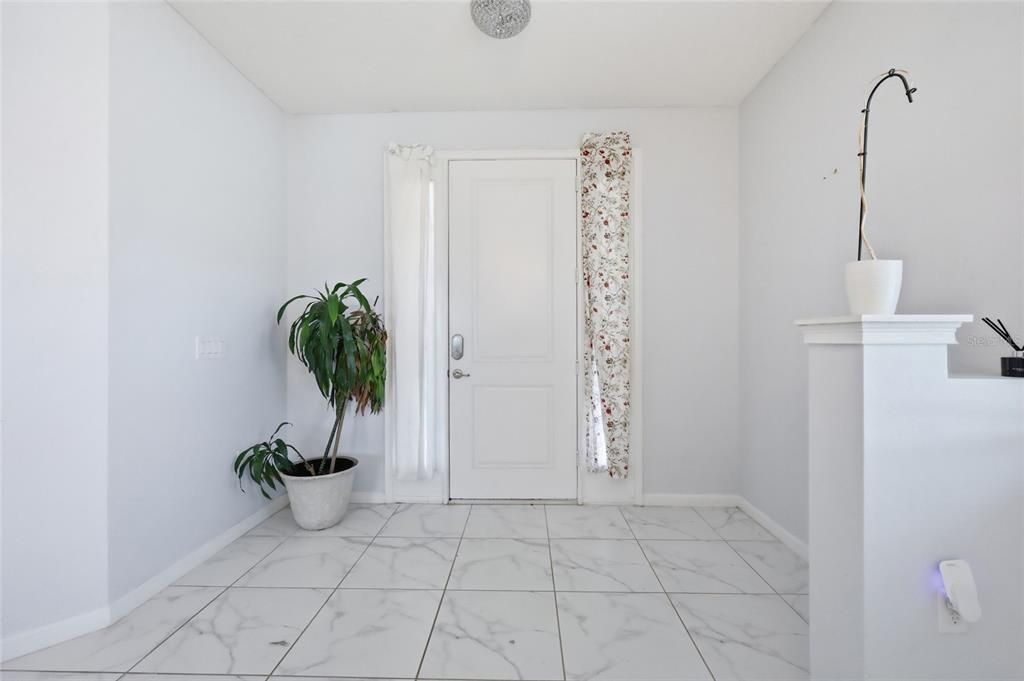 En Renta: $3,250 (4 camas, 2 baños, 2379 Pies cuadrados)