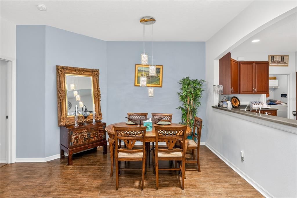 На продажу: $370,000 (3 спален, 2 ванн, 1902 Квадратных фут)