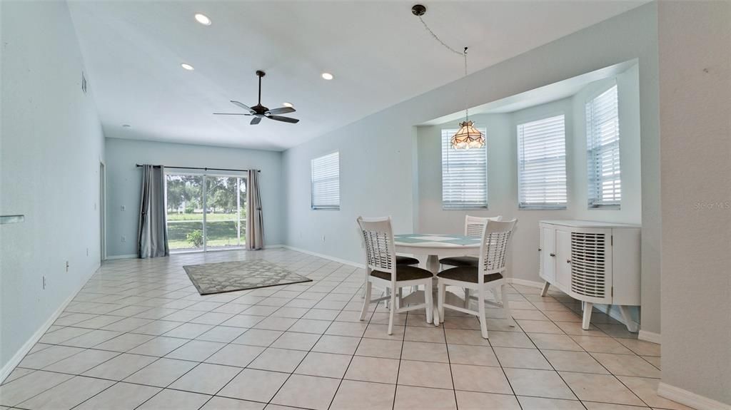 For Sale: $290,000 (2 beds, 2 baths, 1243 Square Feet)